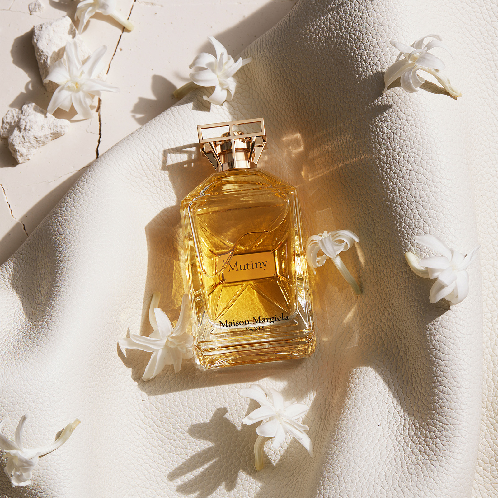 Maison Margiela Mutiny オードパルファン 90ml Maison Margiela Mutiny Eau de Parfum - 90ml | LOOKFANTASTIC