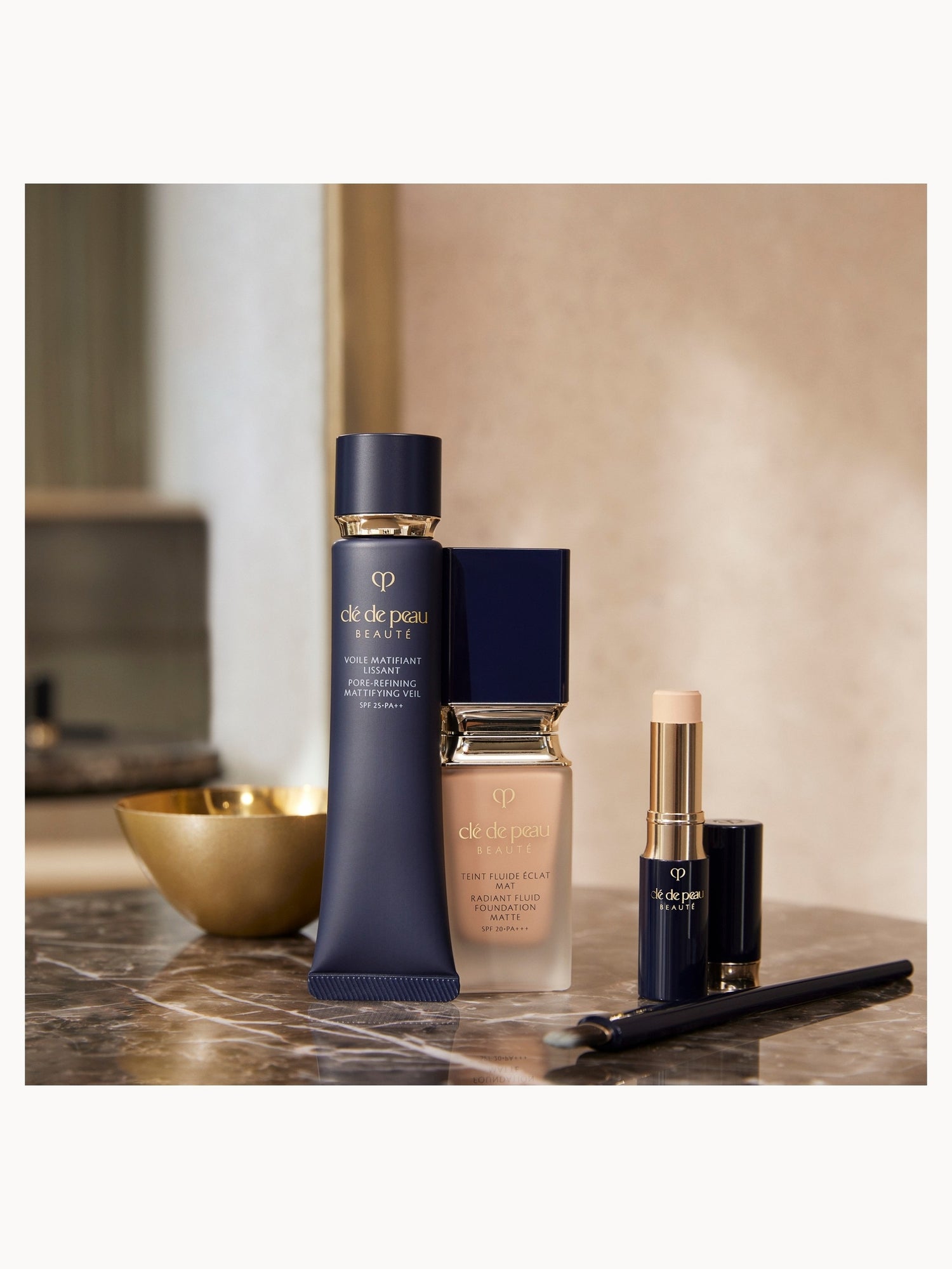 Clé de Peau Beauté Pore Refining Mattifying Veil 35ml | LOOKFANTASTIC