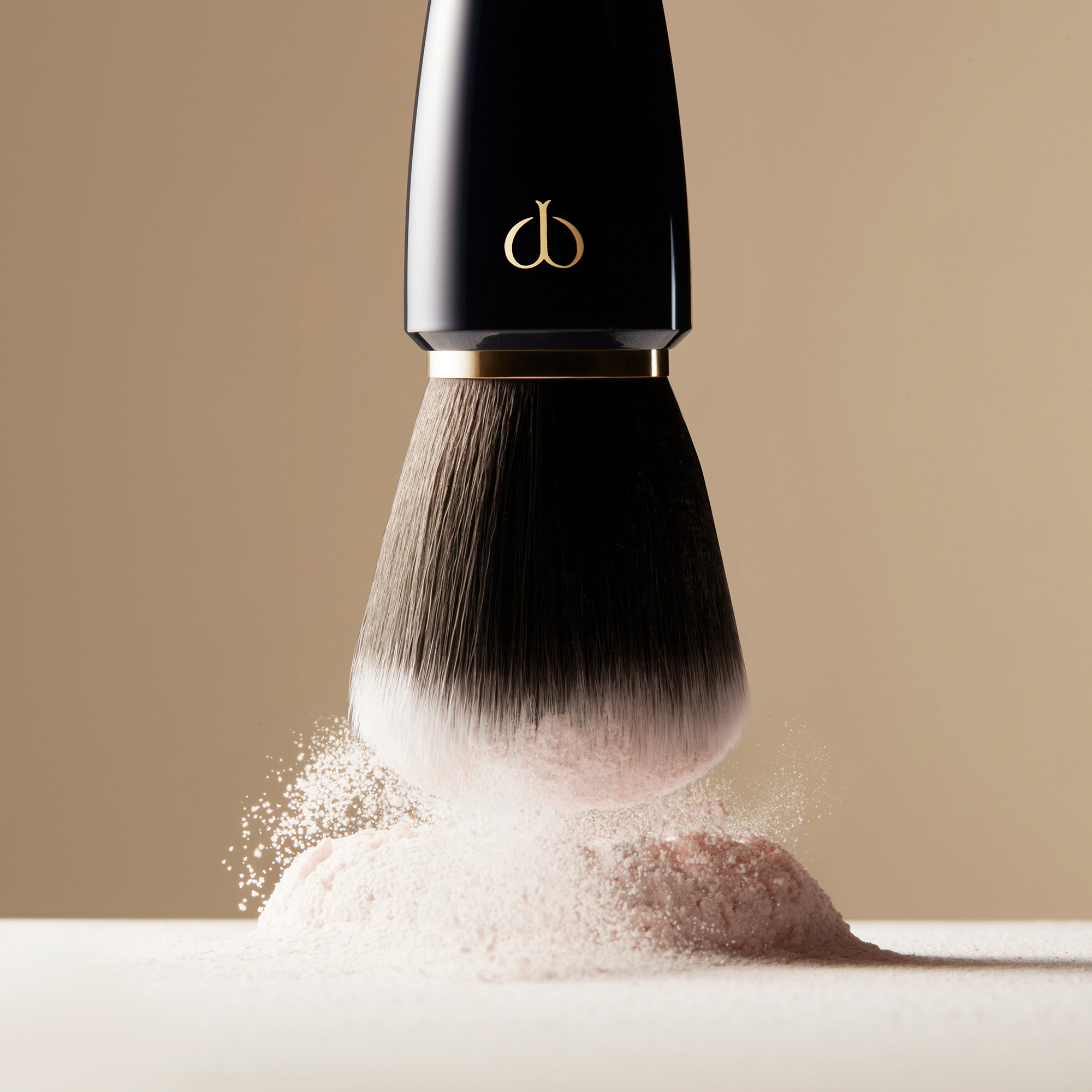 Cle De Peau Beaute factory Portable Brush