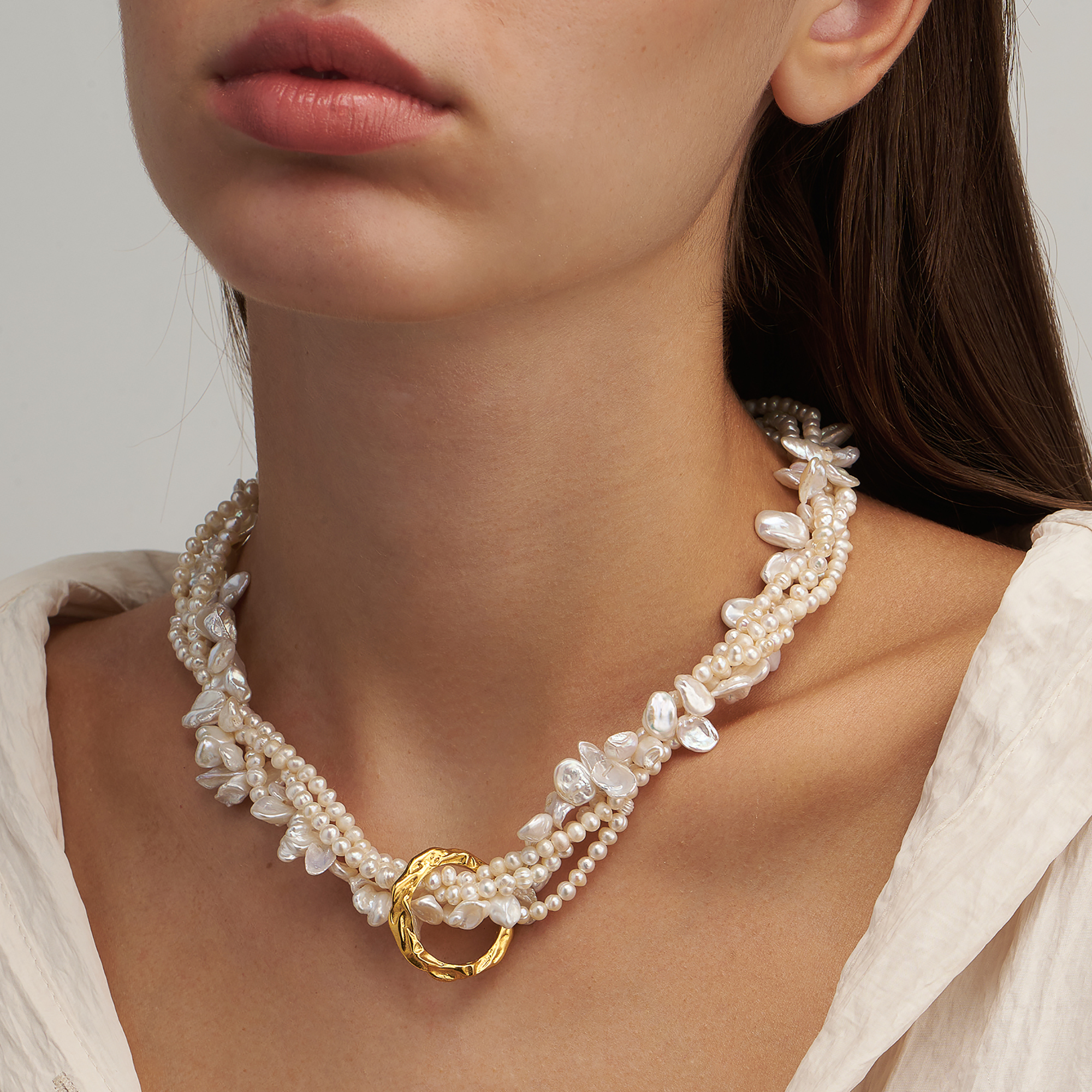 モデル愛用 HERMINA ATHENS Full Moon ネックレス /2色 Hermina Athens Women's Full Moon Tangled Pearl Necklace