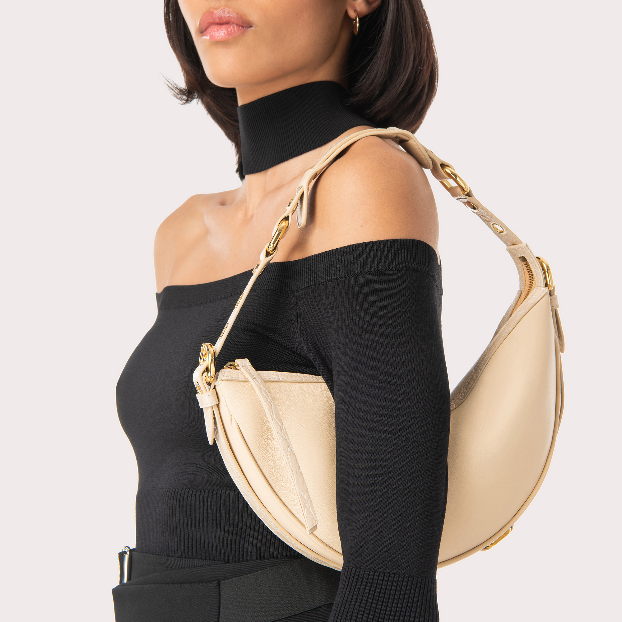 トートバッグ BY FAR Cream Leather Gib Shoulder Bag BY FAR Gib Buckle Detail Leather Bag | Coggles