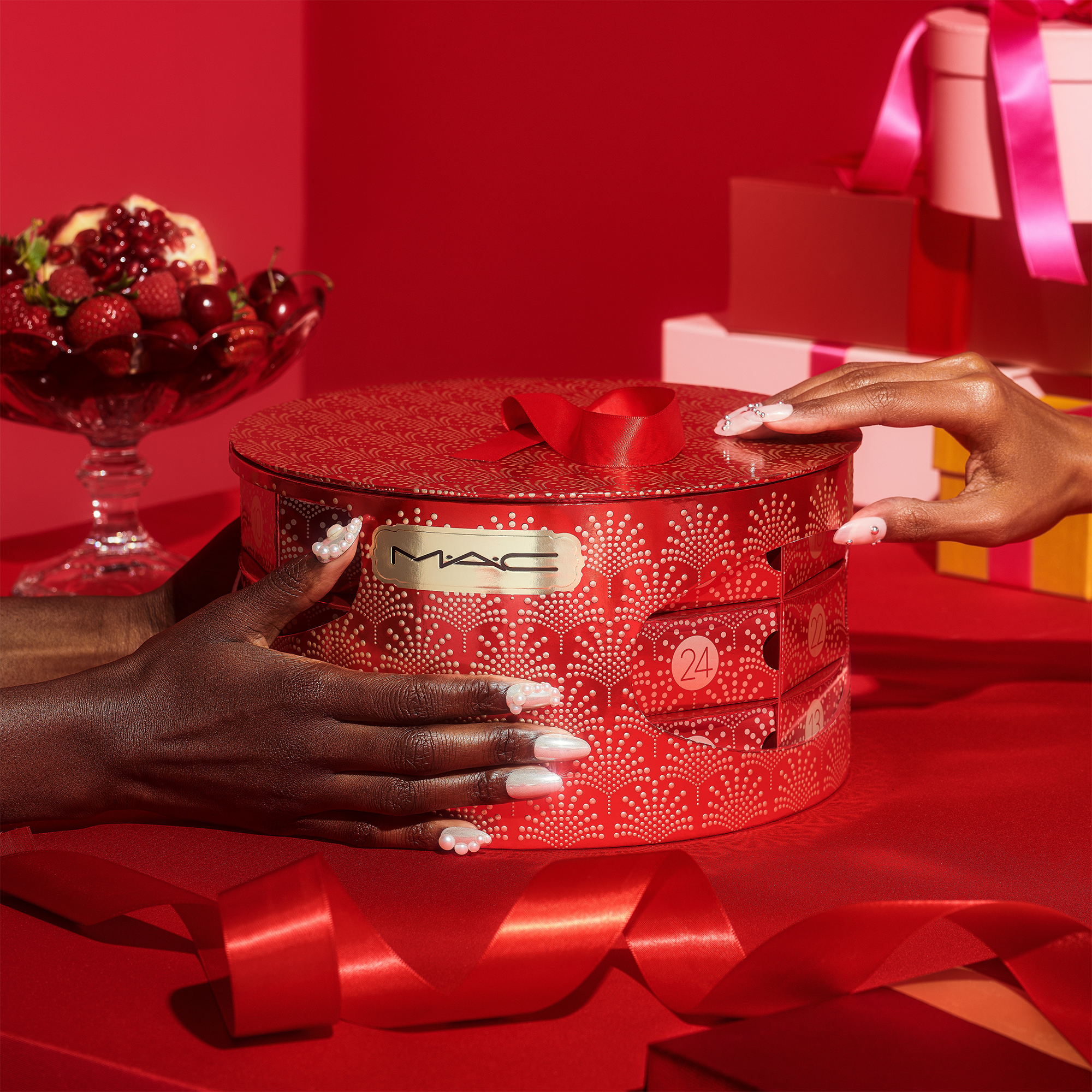 MAC Bursting with Surprises Advent Calendar | LOOKFANTASTIC