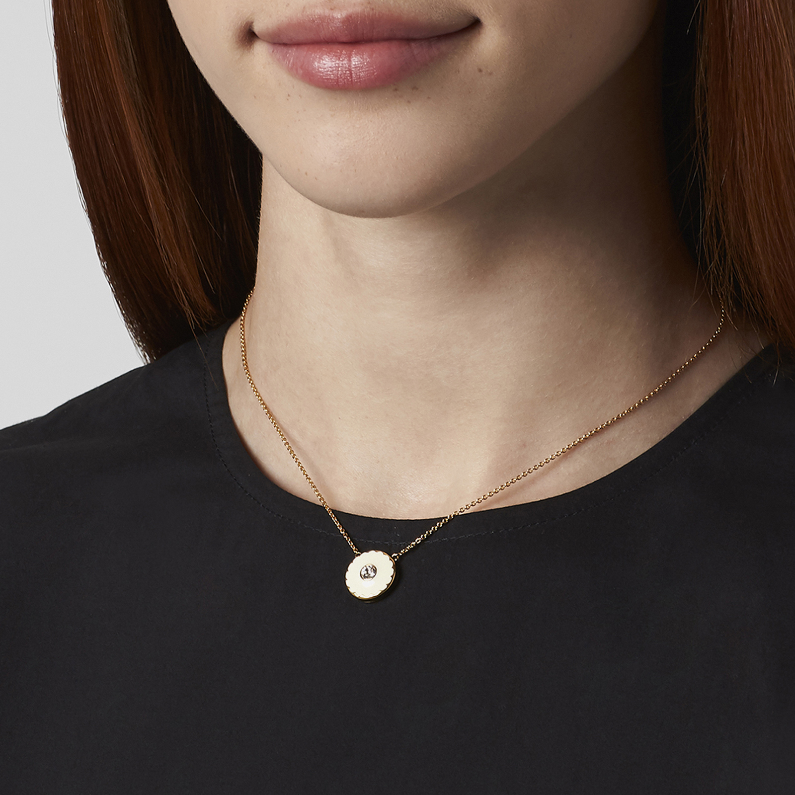 【Marc Jacobs】 The Medallion Pendant Black Gold ★人気 MARC JACOBS WOMEN Medallion Pendant Necklace Black/Gold
