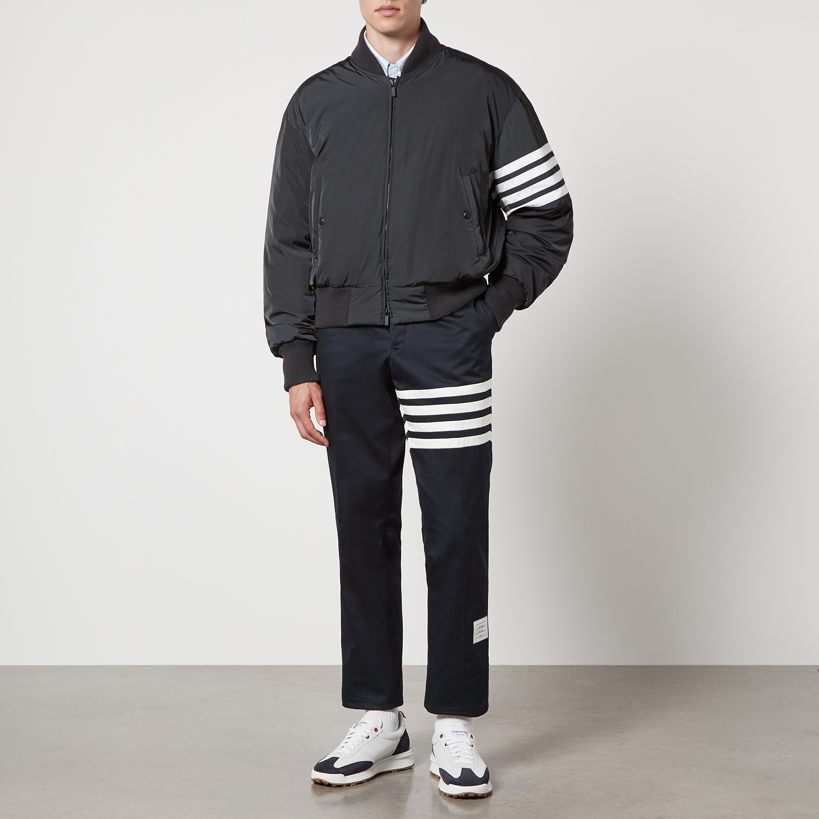 Thom Browne 4BARムートンジャケット
4BAR ムートンジャケット Matte Finish Nylon Down Fill Quilted 4 Bar Hood Jacket