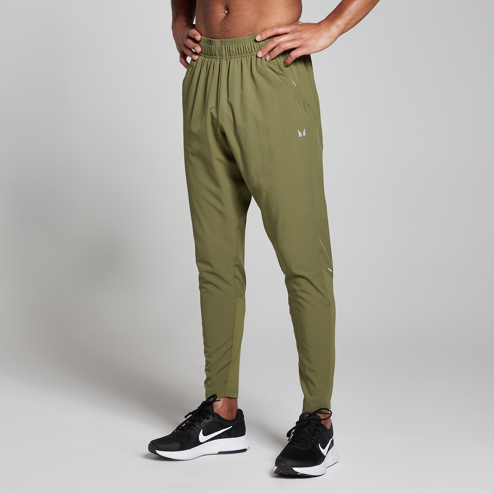mens nike joggers with zip pockets