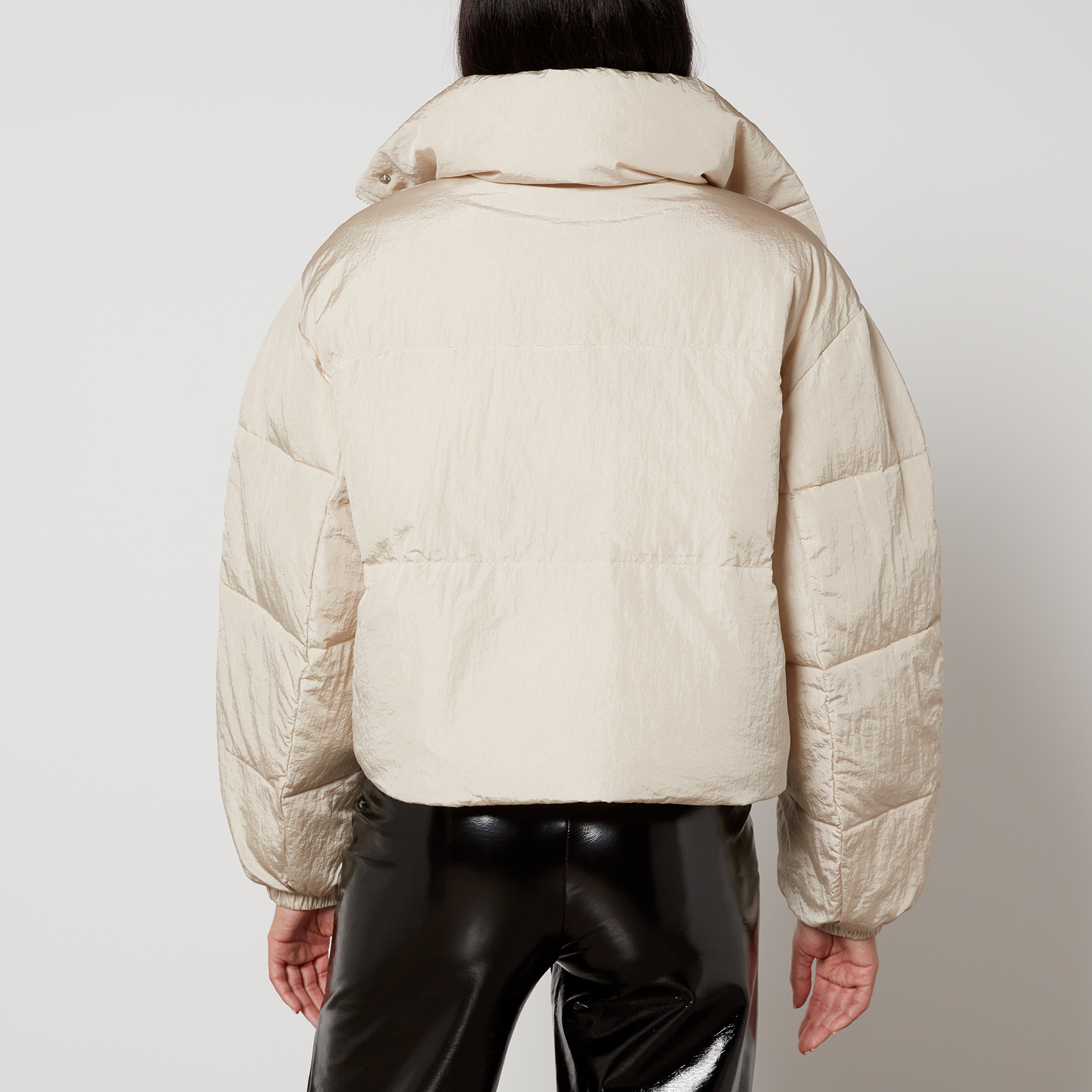 【Marant Etoile】 Telia croppedパファージャケット Isabel Marant Etoile Telia Puffer Jacket in Black | REVOLVE