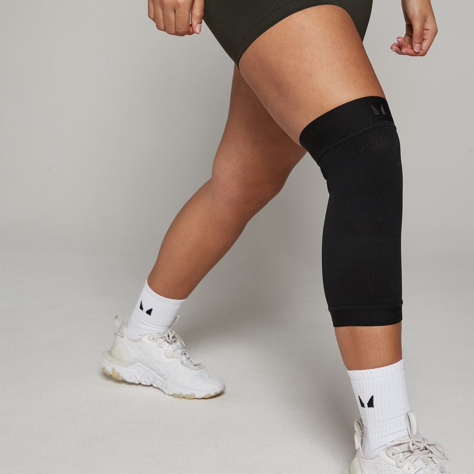 MP Unisex Seamless Knee Sleeve (Single) - Black |