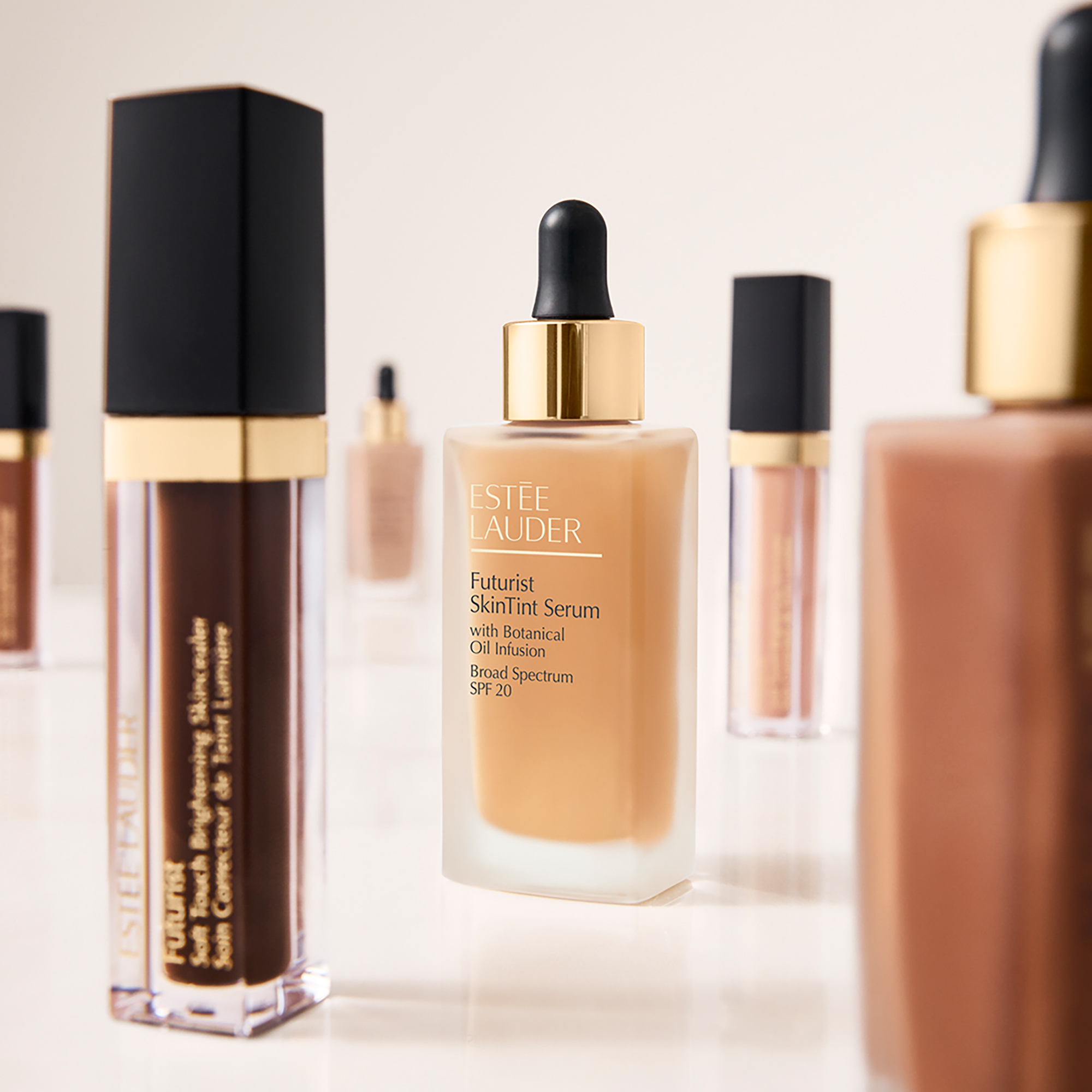 Estée Lauder - 2C0 Cool Vanilla Futurist Skin Tint Serum