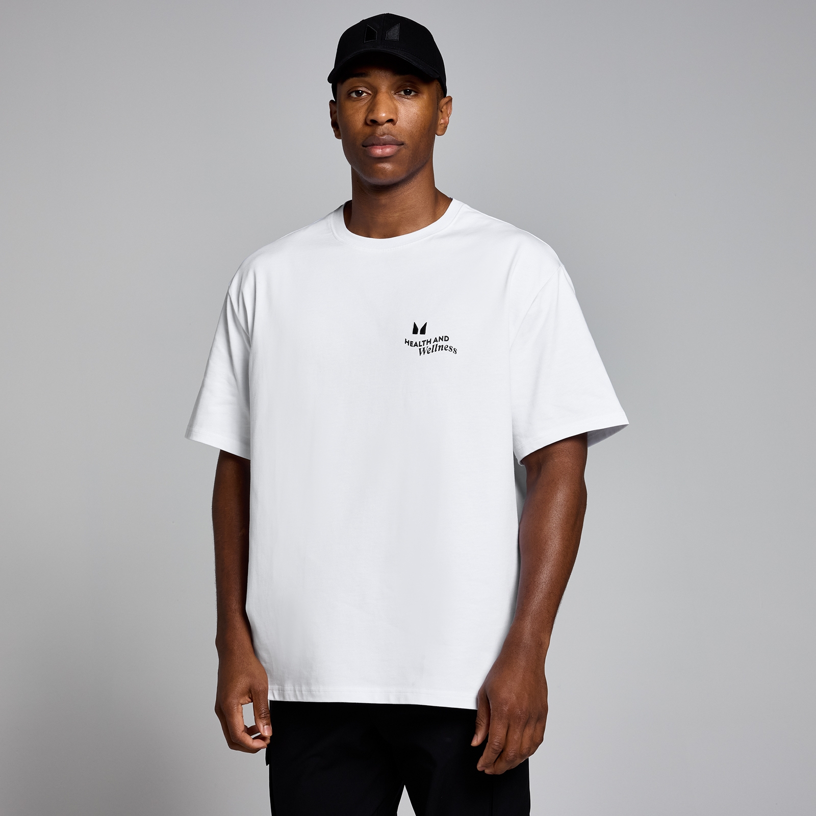 SATUR グラフィックTシャツ Mサイズ ホワイト S SATUR(セター) Tシャツ・カットソー(メンズ) - 海外通販のBUYMA