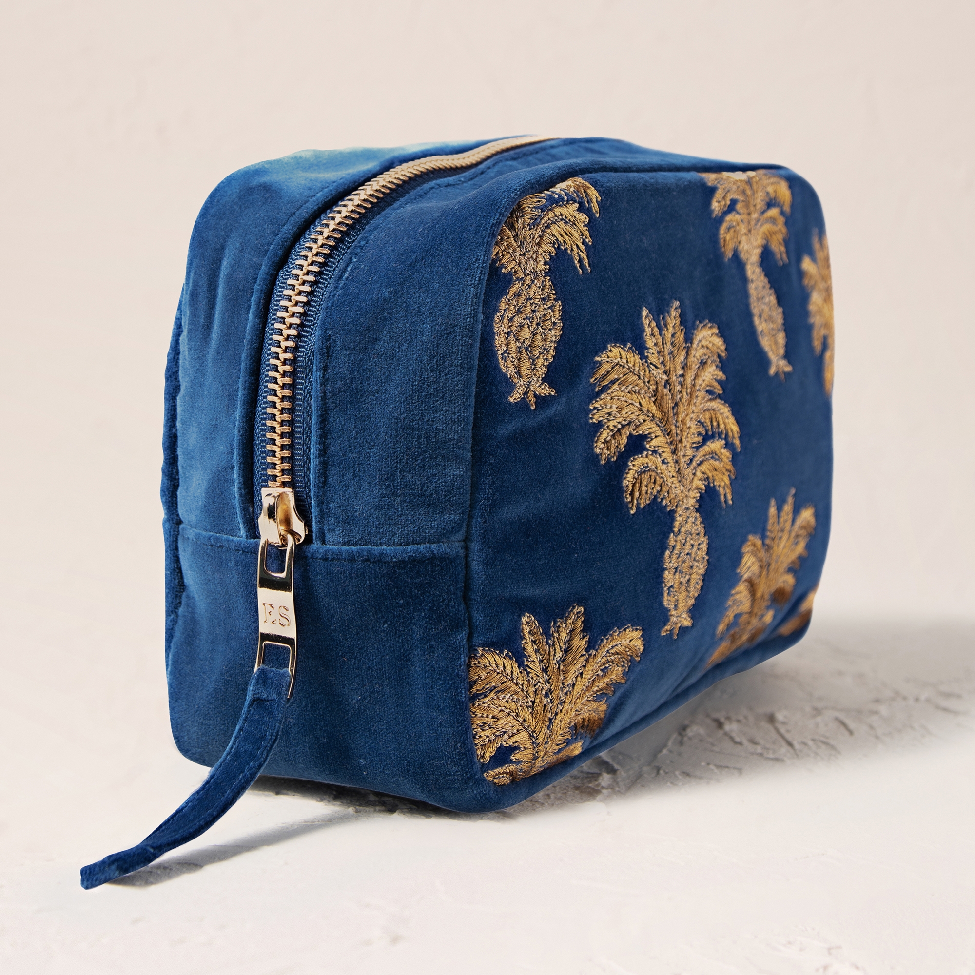 【送料関税込】Elizabeth Scarlett / Pineapples Makeup Bag elizabeth-scarlett-cobalt-