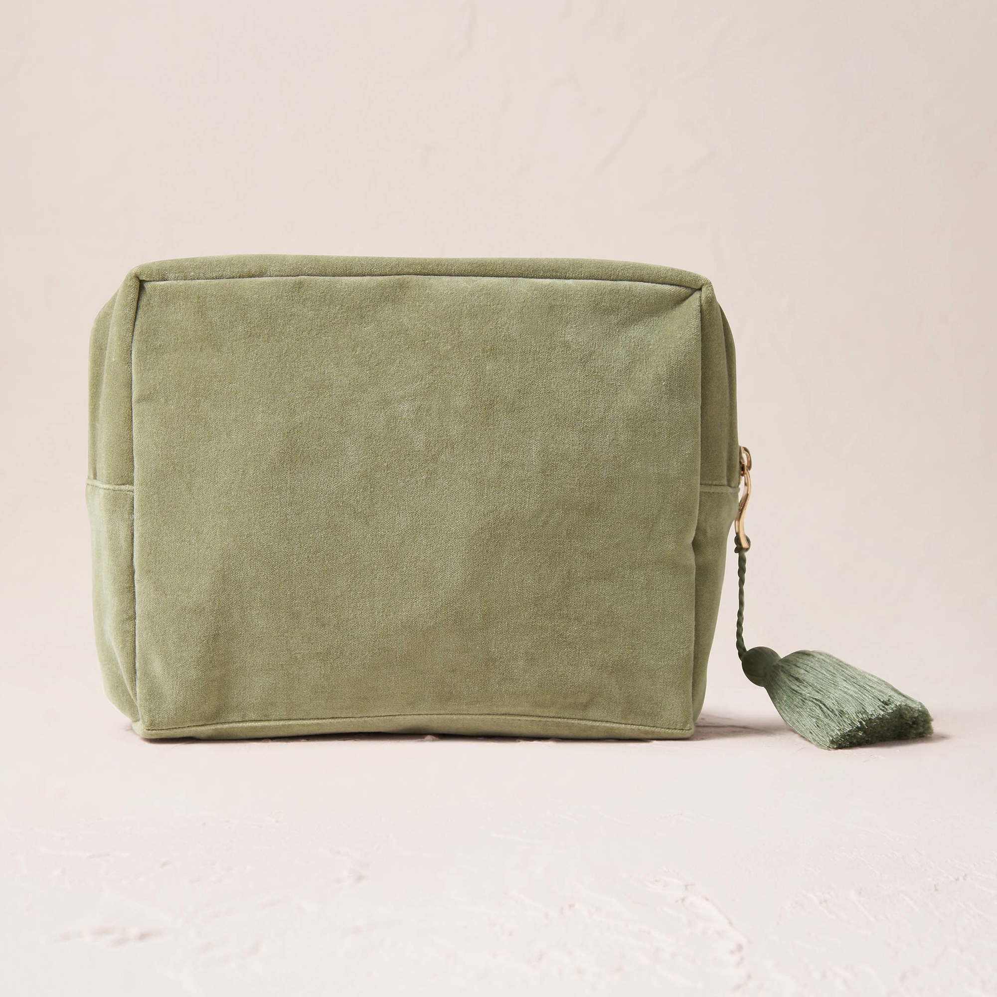 Elizabeth Scarlett Giraffe Mother & Baby Olive Velvet Wash