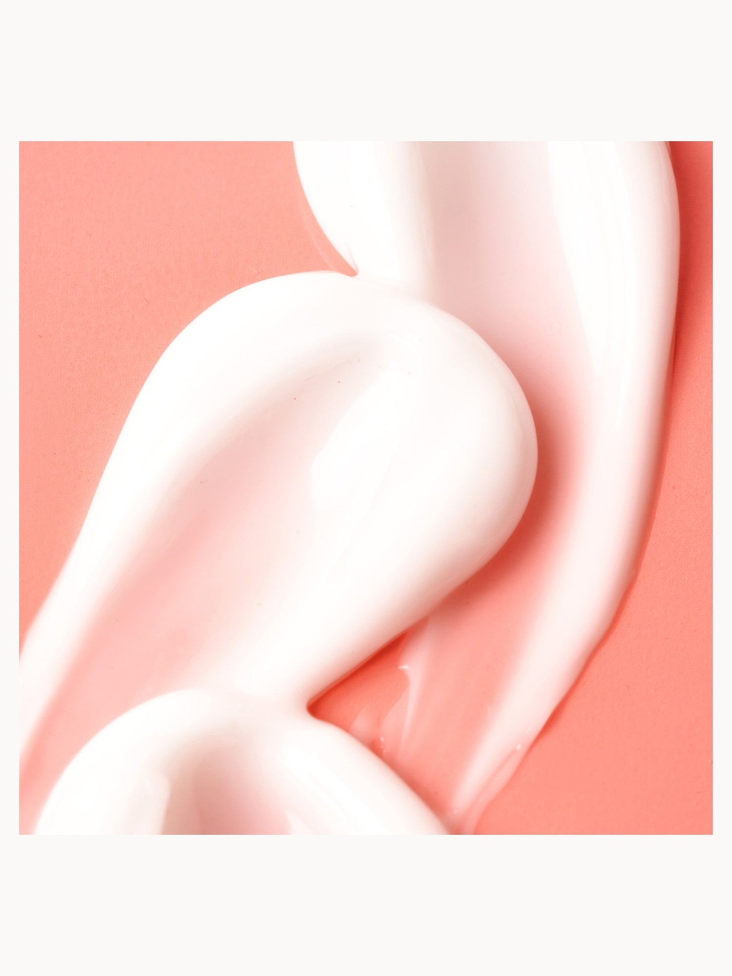 Isle of Paradise Exclusive Confidently Clear Body Moisturiser