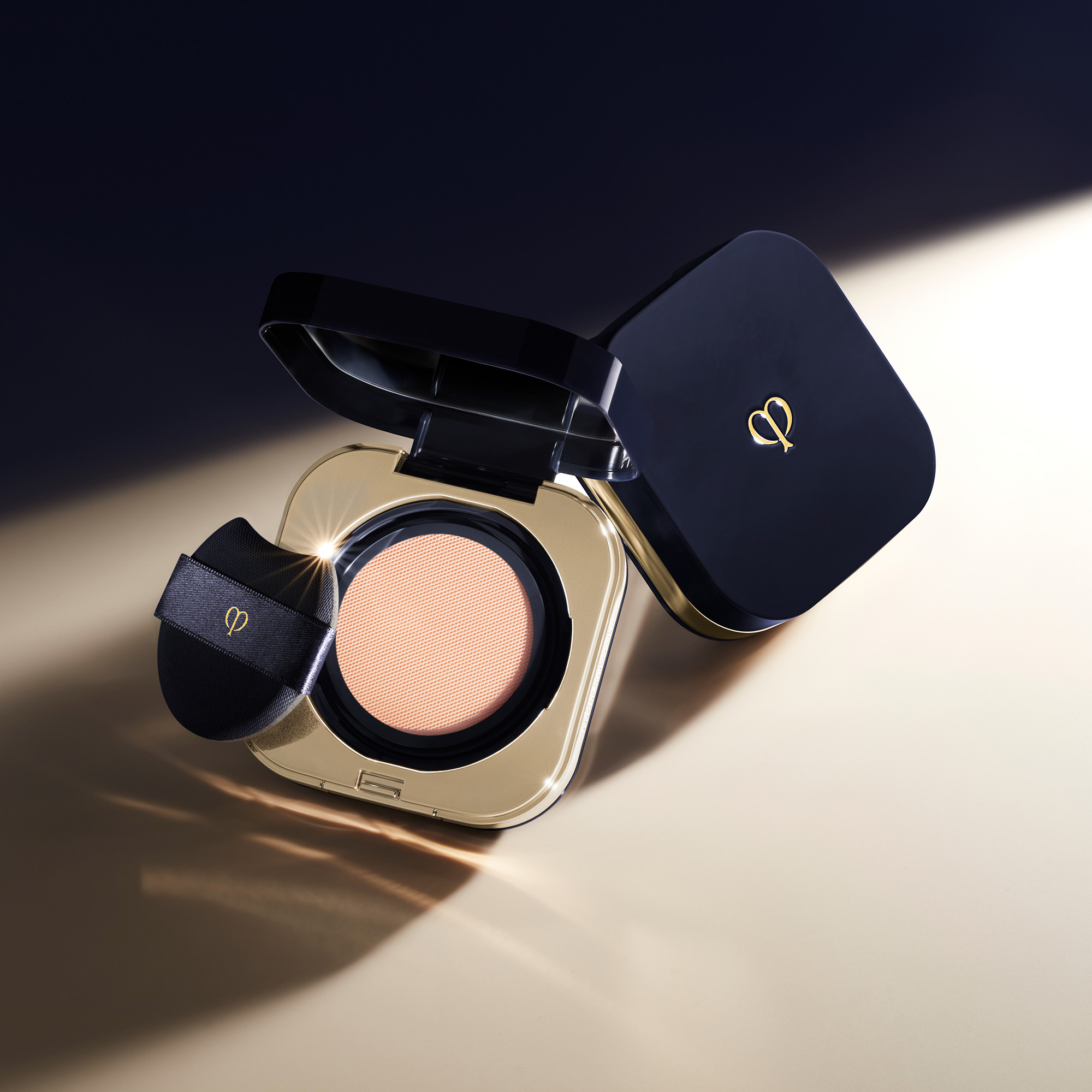 Clé De Peau Beauté Radiant Cushion Foundation Case | Cult Beauty