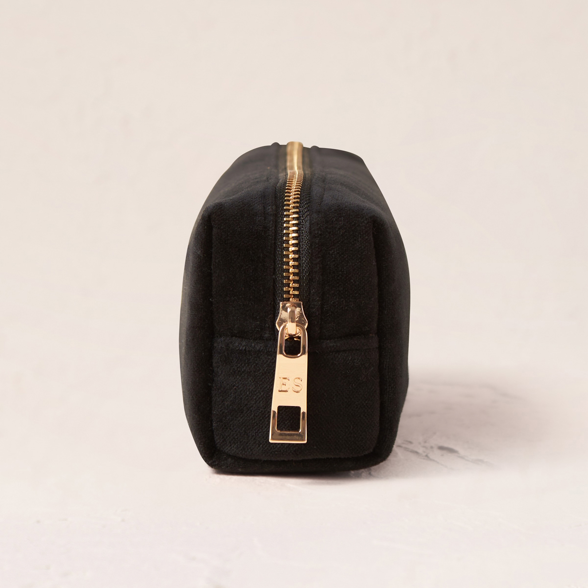 送料関税込 Elizabeth Scarlett/Honey Bee Open Flat Makeup Bag Elizabeth Scarlett Honey Bee Charcoal Velvet Open Flat