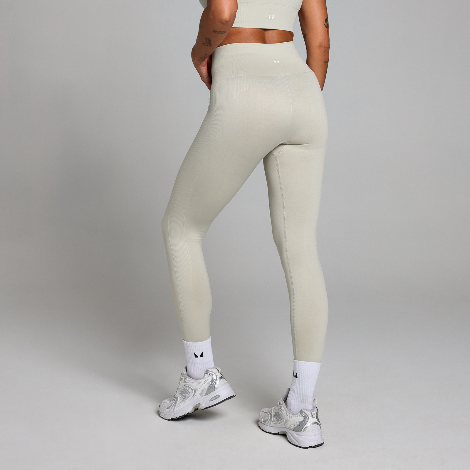 人気◆Amiri◆シームレスレギンス AMIRIのブルー MA リブ シームレス スポーツレギンスがセール中