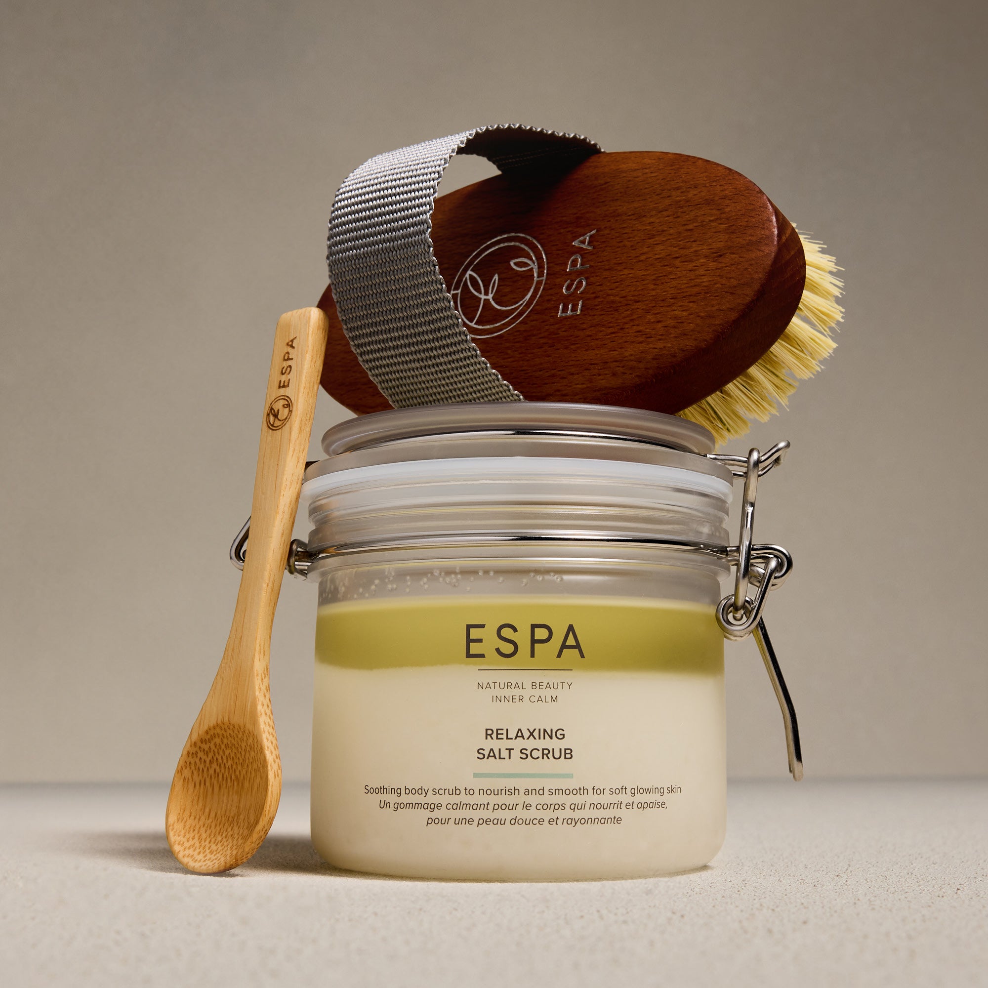 ボディスクラブ ESPA Detoxifying Salt Scrub 700g Detoxifying Salt Scrub | ESPA