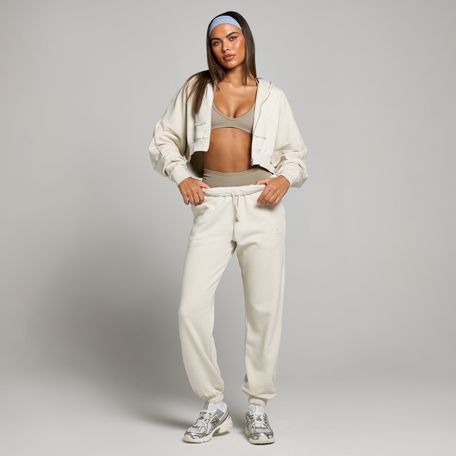 MP Women's Cropped Applique Zip Through Hoodie - Bone | Myprotein SG