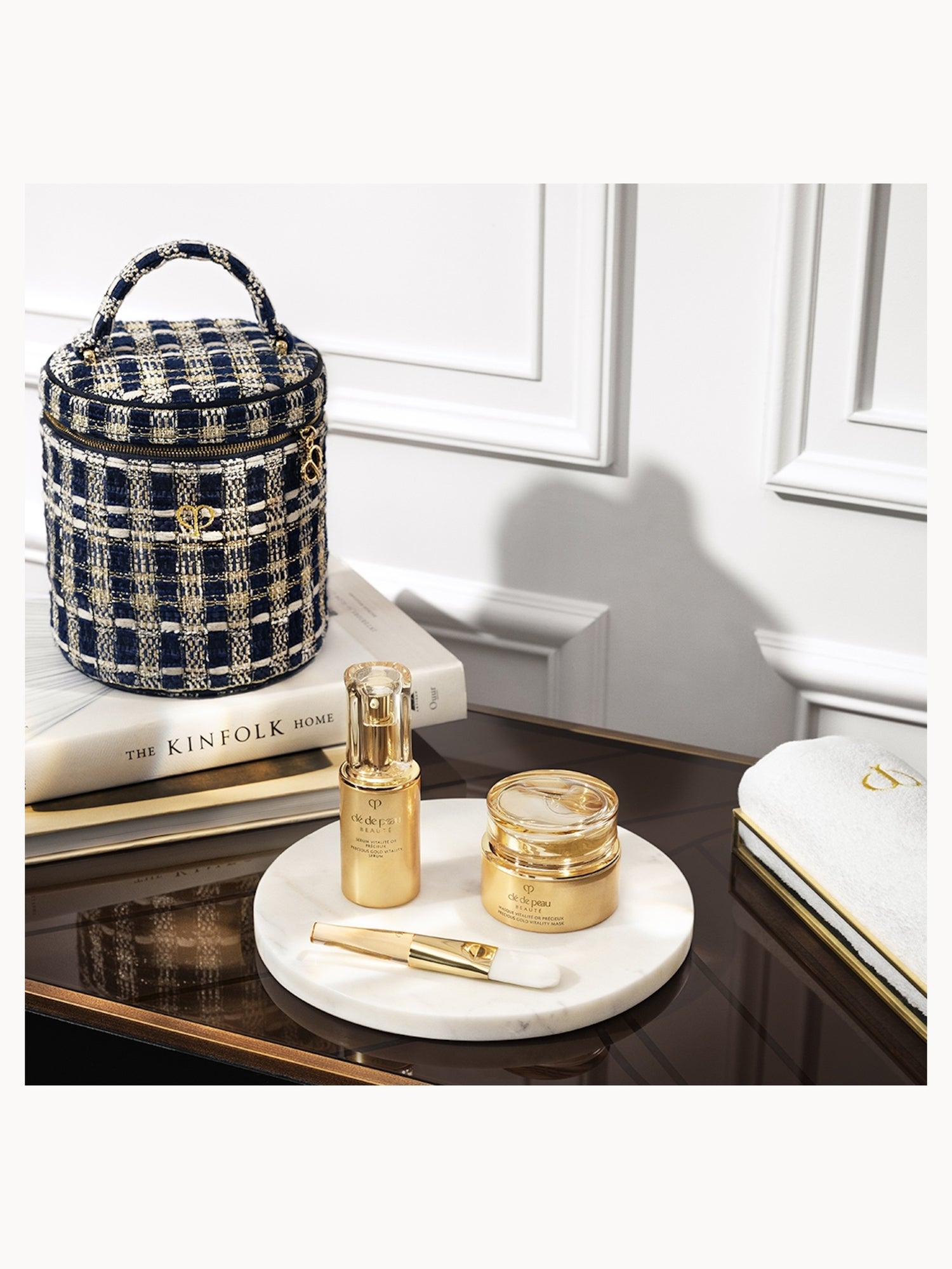 Clé de Peau Beauté Precious Gold Vitality Serum 119ml | LOOKFANTASTIC