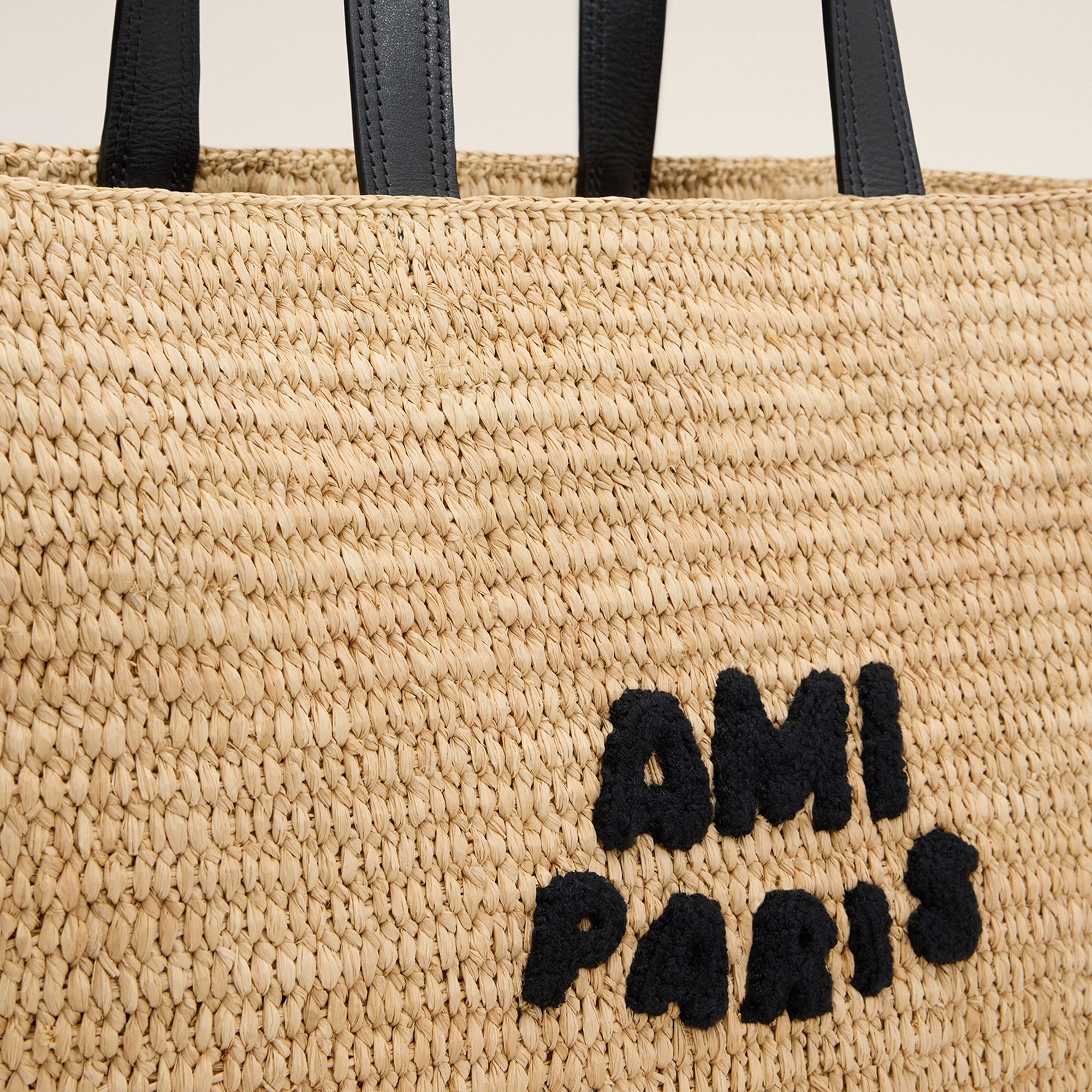 【関税&送料込】Ami Raffia Tote Bag Beige raffia tote bag - Ami Paris | WE IN STYLE