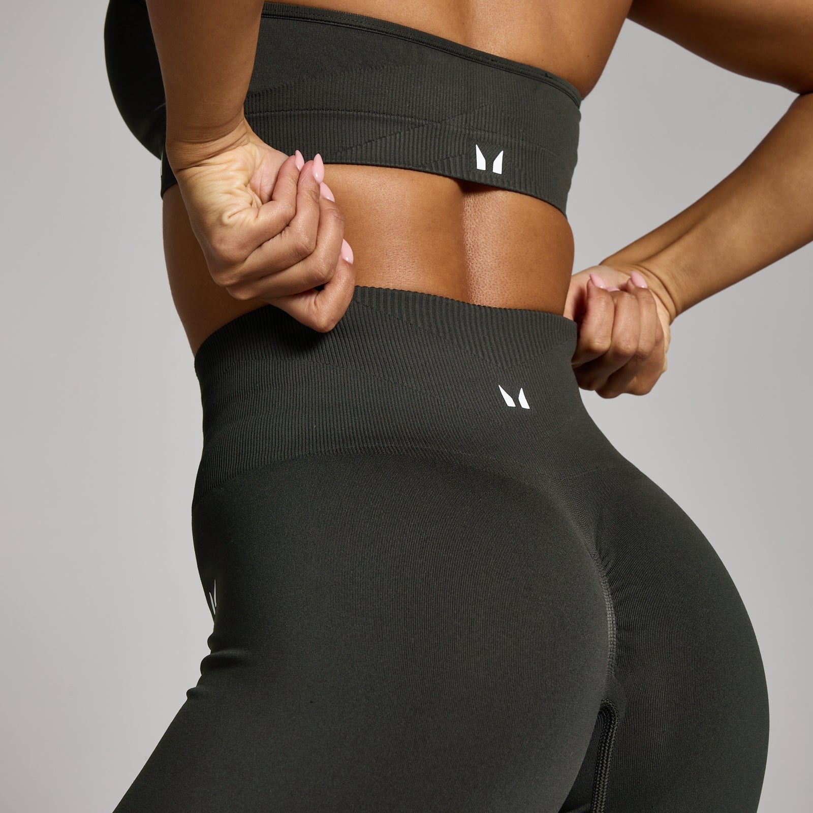 MP Women's Tempo Seamless Scrunch Shorts - Night Grey | Myprotein US