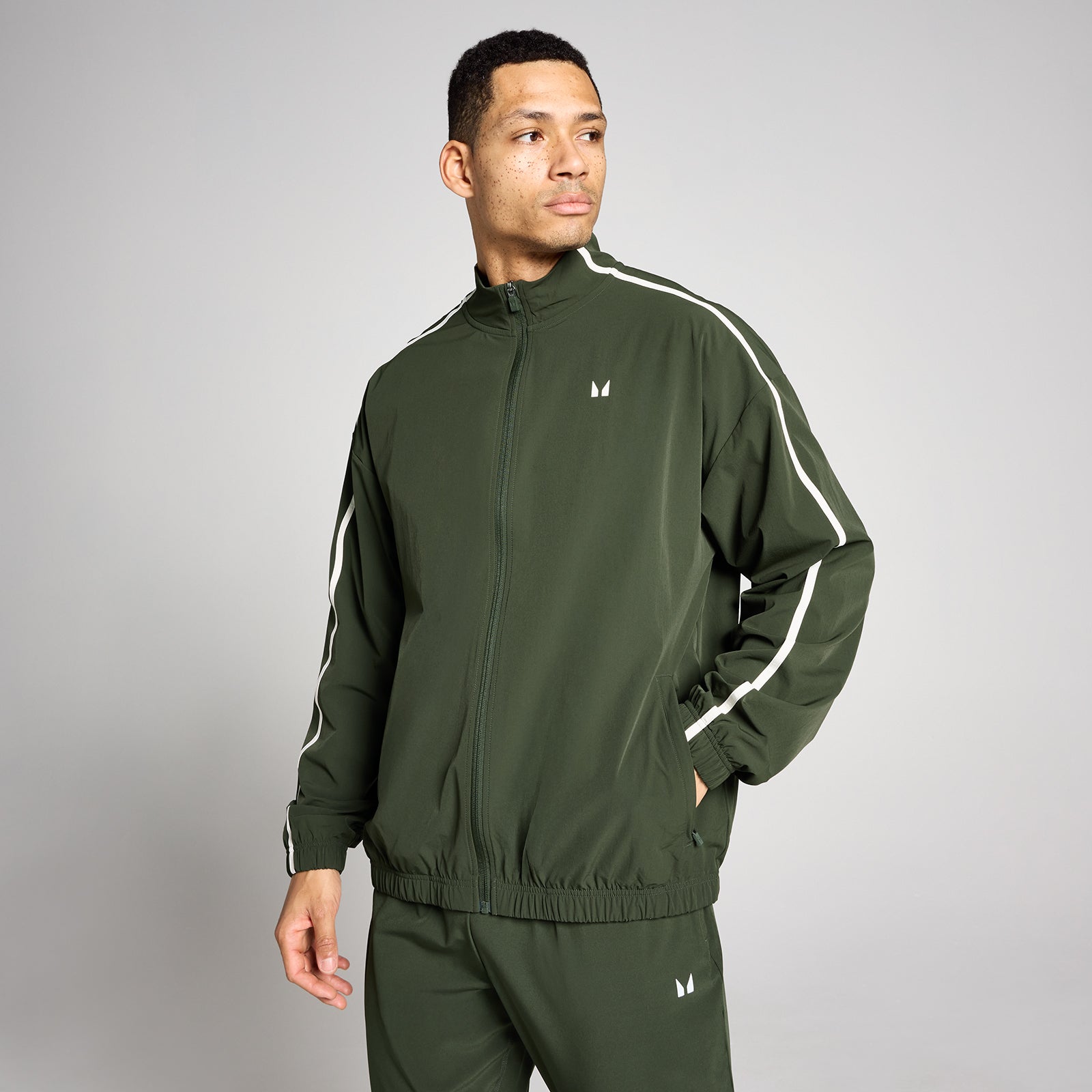 MP Men's Tempo Panel Woven Jacket - Forest Green | Myprotein UK
