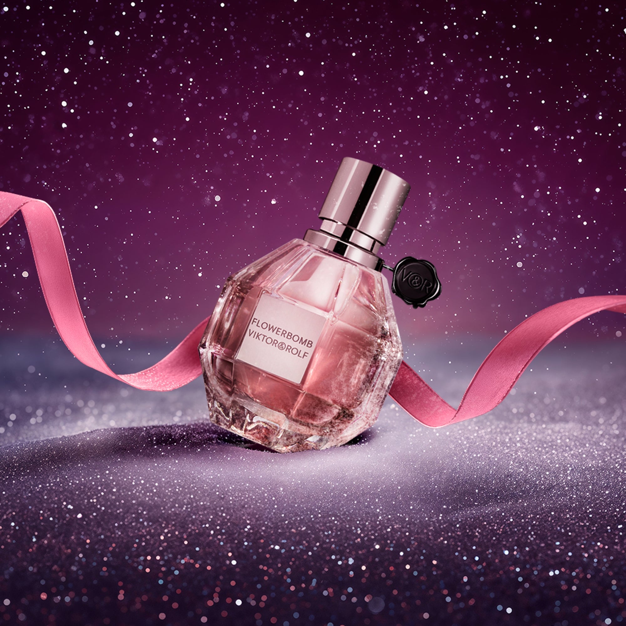 Viktor & Rolf Flowerbomb Eau de Parfum 50ml Gift Set | LOOKFANTASTIC