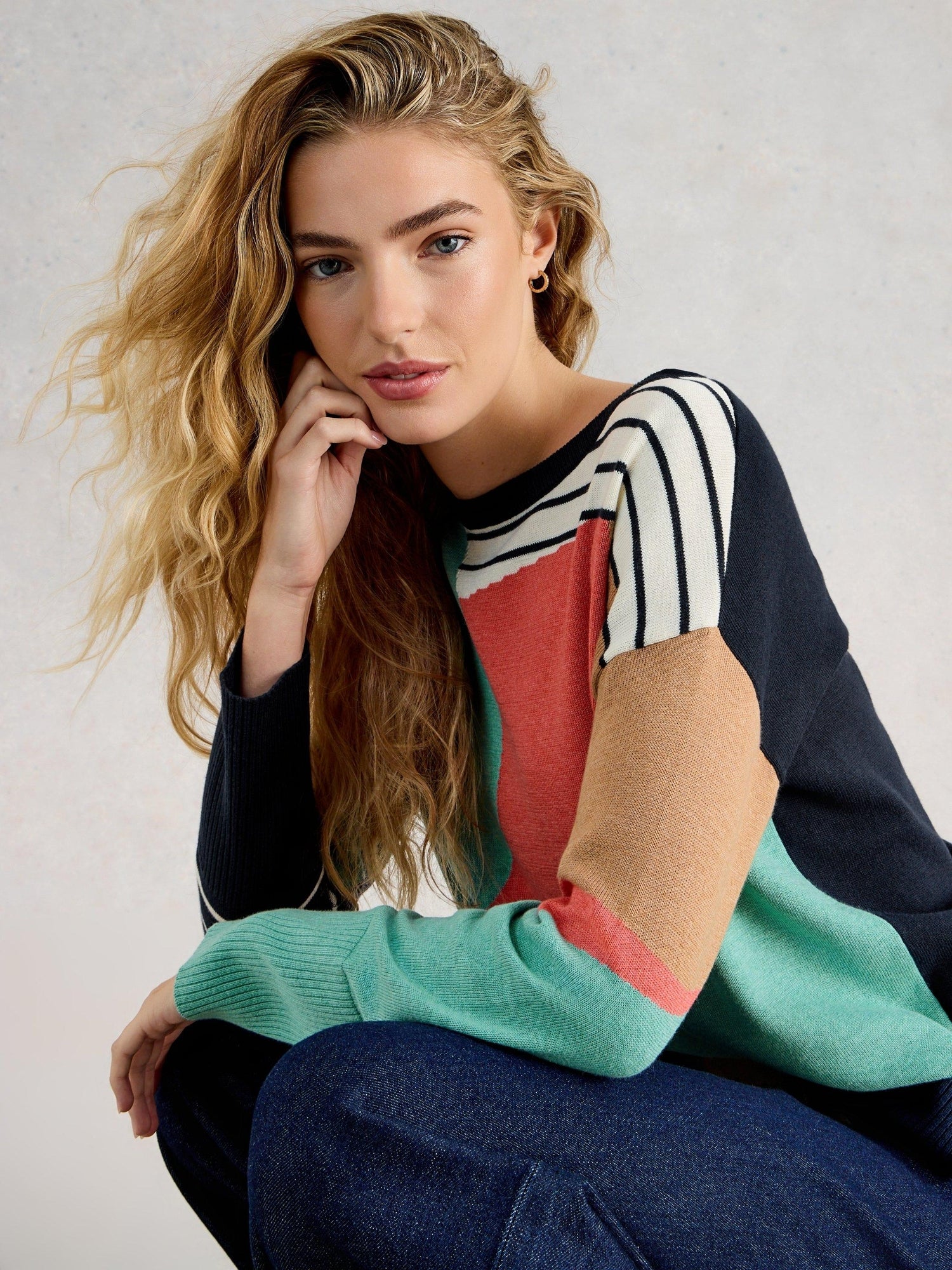 Pull abstrait olive - Navy Multi - 48 | White Stuff