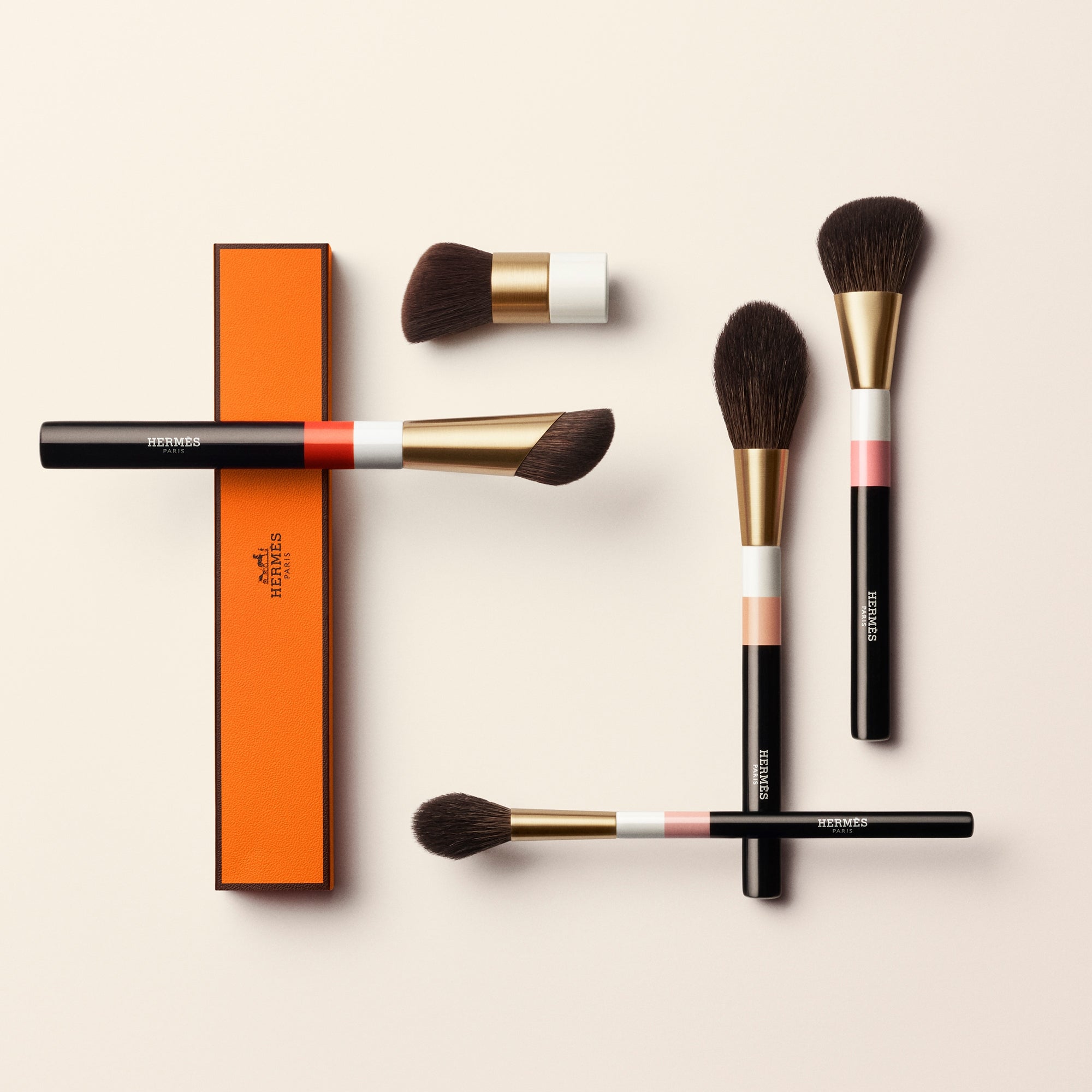 Hermès Les Pinceaux Hermès, Le perfecteur brush | Cult Beauty