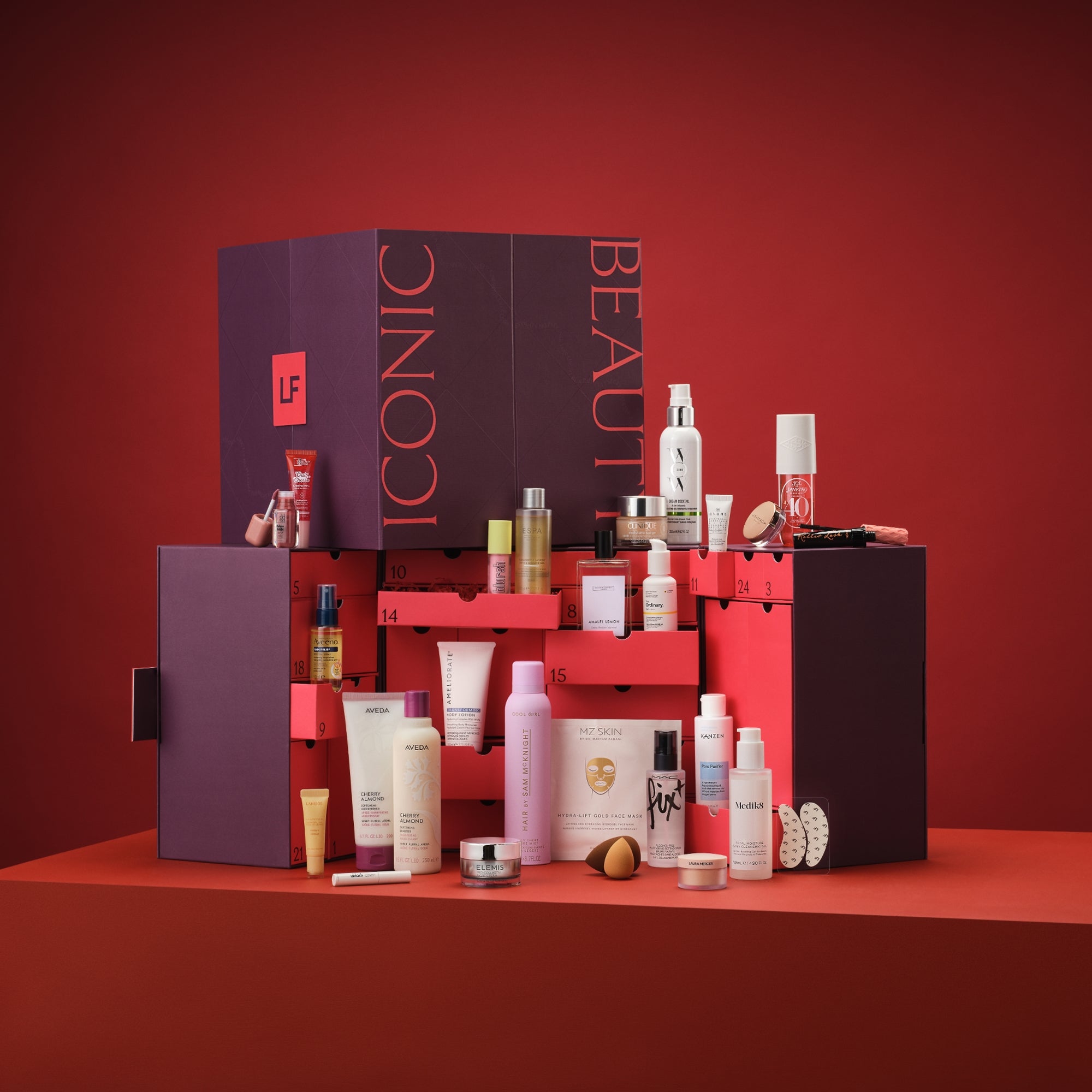 Calendario de Adviento LOOKFANTASTIC Beauty 2026 con productos de maquillaje, skincare y cabello