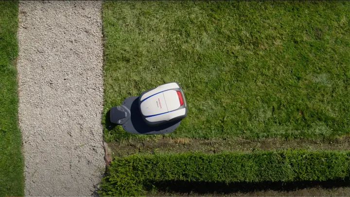 Thumbnail for <span style="font-size:20px;font-weight:bold">Flexible Docking (HRM2500, HRM2500 Live and HRM4000 Live only)</span><span style="font-size:20px"> Take full control of the placement of your docking station, allowing you to discreetly conceal Miimo when not in use.</span>