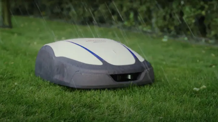 Thumbnail for <span style="font-size:20px;font-weight:bold">Highly Robust</span><span style="font-size:20px"> With a weatherproof casing, Miimo's can withstand rain, and the HRM4000 Live is equipped with heavy duty wheels for enhanced durability.</span>