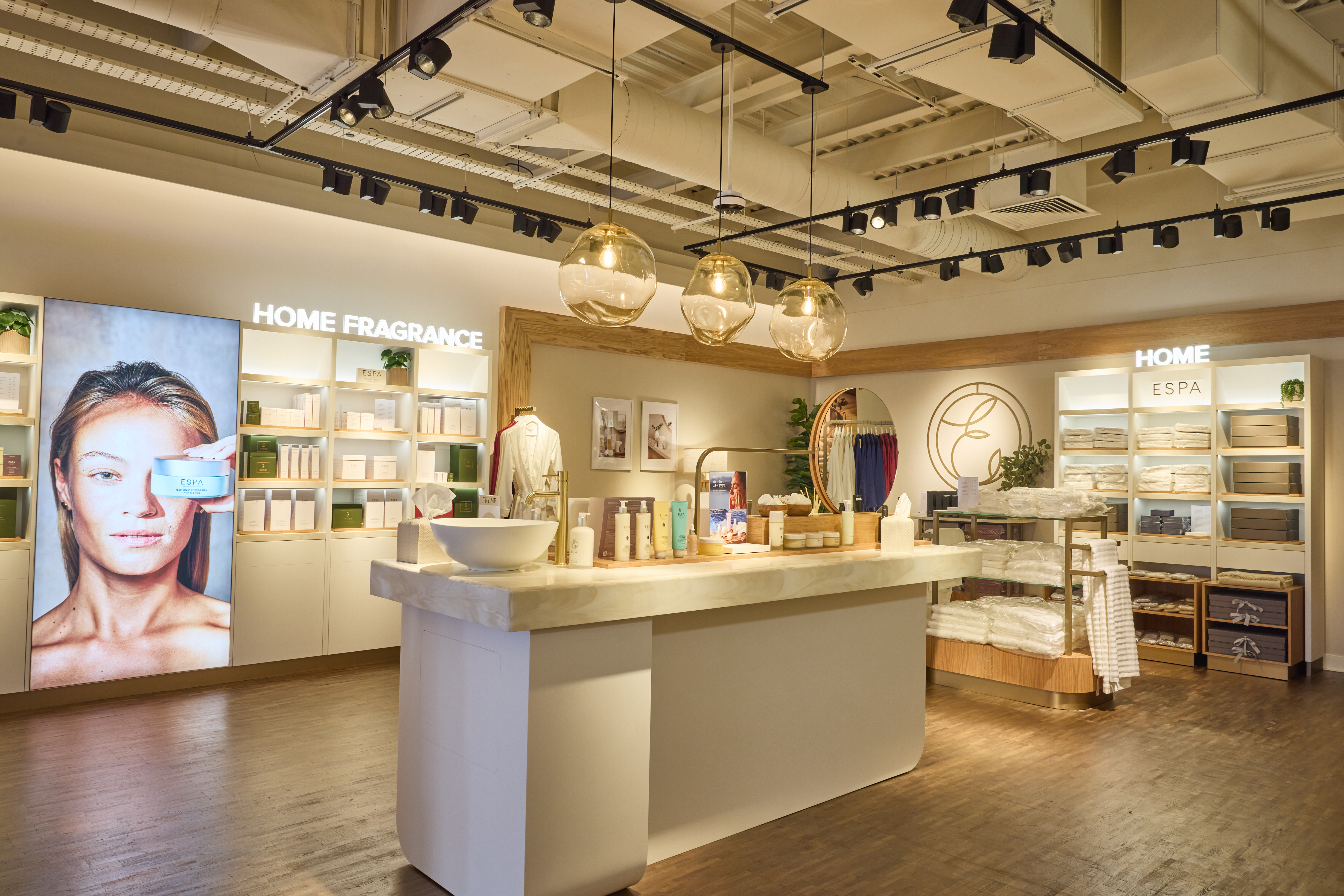 Image of the Cheshire Oaks store