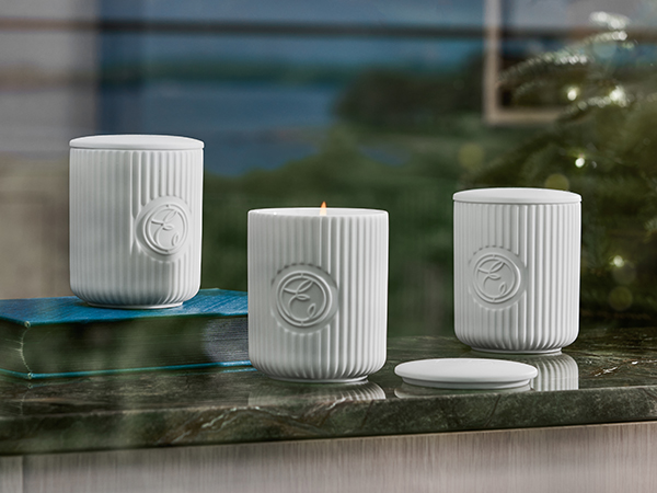 Gifts for Home Expert blends of the finest pure essential oils.  From semi-precious alabaster stone candles to spiced Christmas oil blends, experience limited edition festive aromatics to fragrance your home this winter.