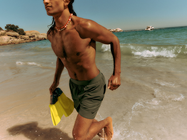 Achetez des combinaisons Fastskin et de compétition – homme plongeant dans une piscine en jammers Molten Blur Print.