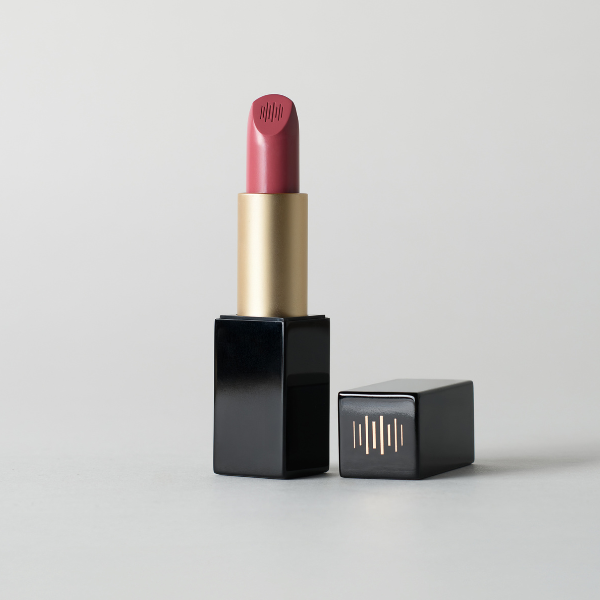 Limited Edition Box, featuring a NEW exclusive lip shade designed by Kelly.