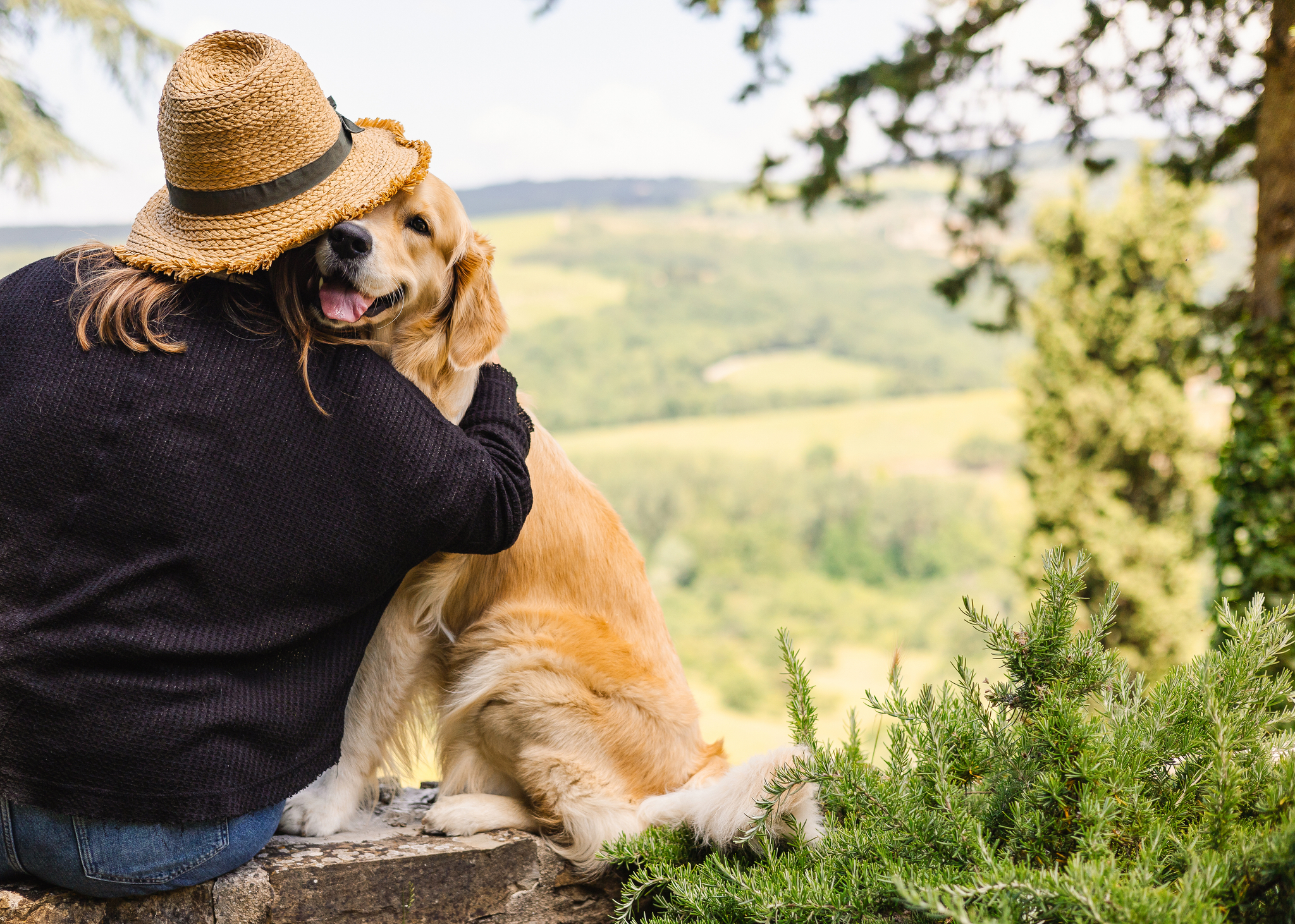 a women hugging a dog